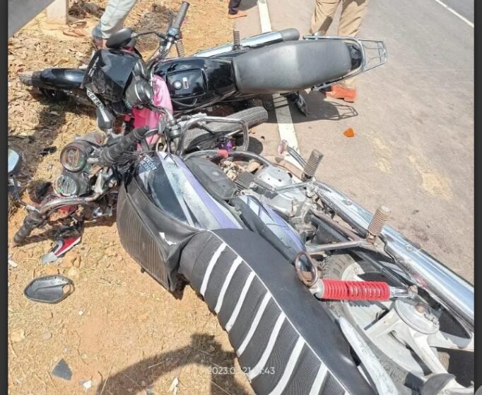  पूरफाटा येथे दोन दुचाकीची जोरदार धडक अपघातात एक जण ठार