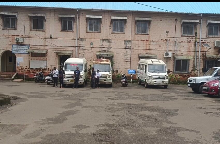 जिल्हा रुग्णालयातील 40 रुग्णवाहिकांसाठी केवळ 17 चालक, रुग्णांचे होताहेत हाल