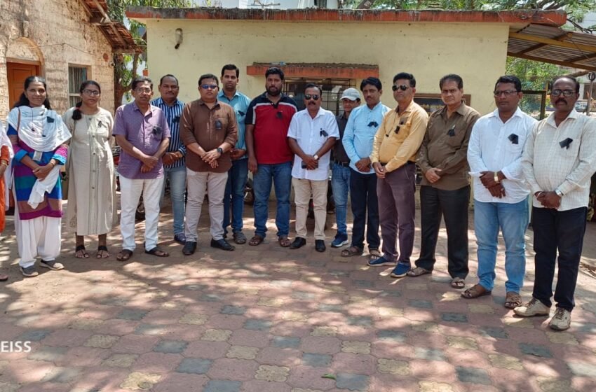 पोलिसांच्या दडपशाहीचा पत्रकारांनी केला निषेध