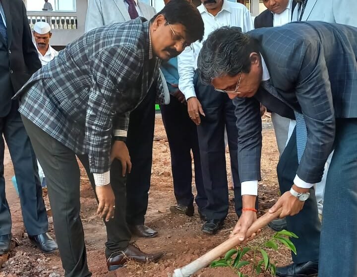 पर्यावरण समतोलासाठी वृक्ष लागवड व संवर्धन जरुरी मा. व्ही आर जोशी, प्रमुख जिल्हा न्यायाधीश, रत्नागिरी यांचे प्रतिपादन