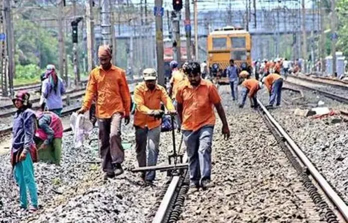 कोकण रेल्वे मार्गावर आजही तीन तासांचा ‘मेगाब्लॉक’