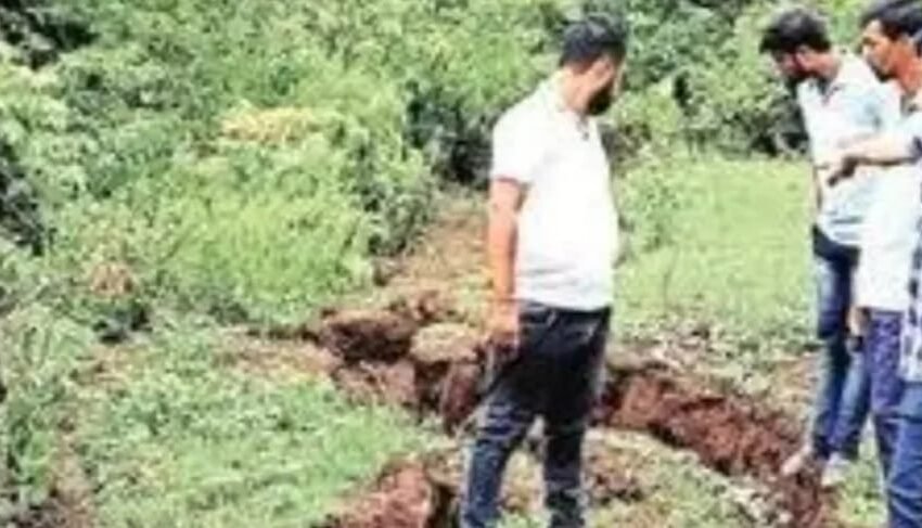 नांदिवसे राधानगर परिसरात अतिवृष्टीने डोंगराला भेगा