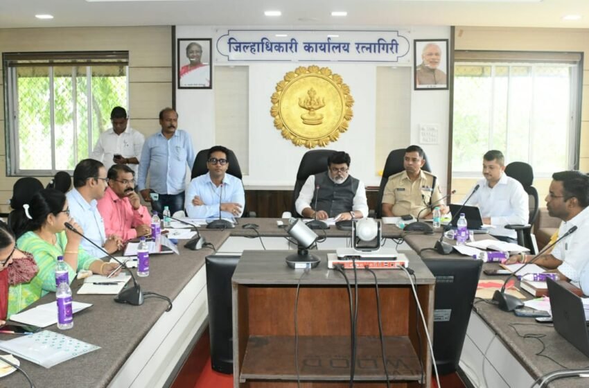 आपत्तीमध्ये सर्व यंत्रणांनी सतर्क रहावे: पालकमंत्री उदय सामंत
