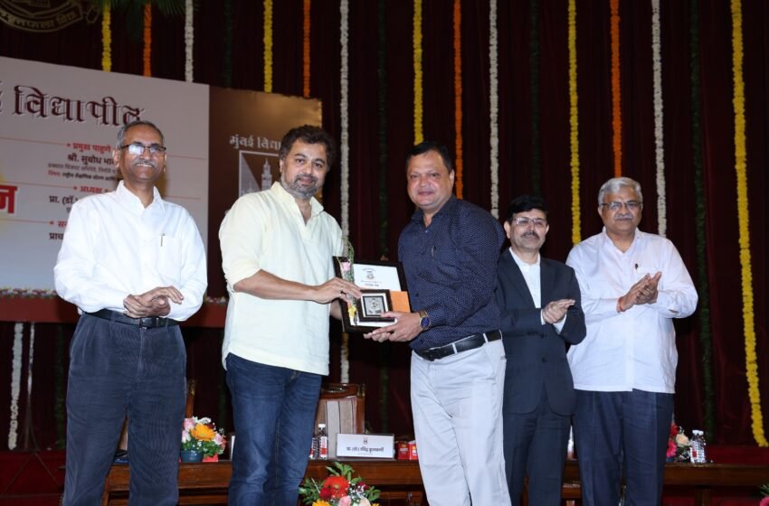 रत्नागिरी उपपरिसराच्या विक्रम जोयशी यांना गुणवंत कर्मचारी पुरस्कार