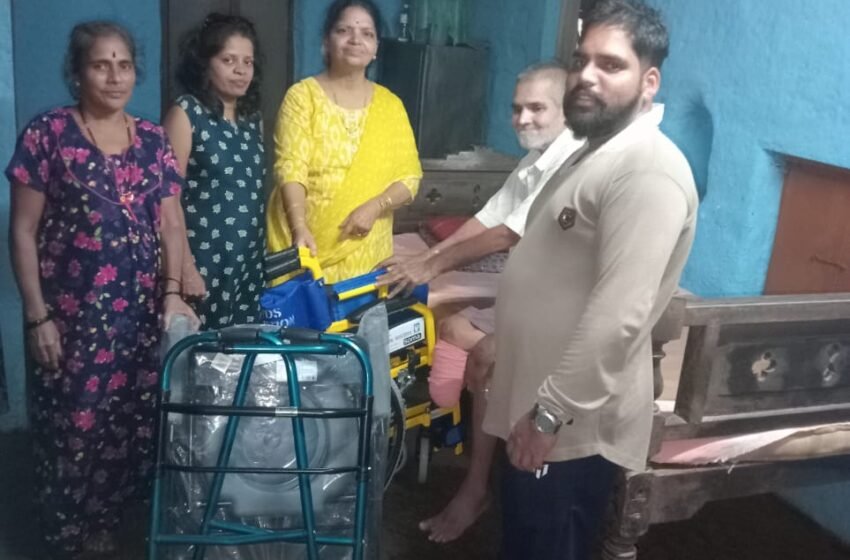 सेवानिवृत्त विमा अधिकारी, आरएचपी फाउंडेशनतर्फे व्हिलचेअर, कमोड चेअर, वॉकरची मदत