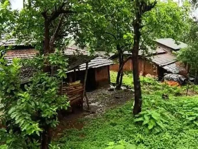 रत्नागिरीमधील हरचेरी बौद्धवाडी येथील डोंगराला तडे