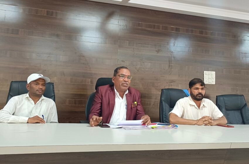 सेवा हक्क डावलून तब्बल 10 वर्षे वेतनापासून वंचित