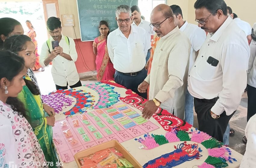 मोहिनी मुरारी मयेकर कला,वाणिज्य महाविद्यालयाच्या 14 व्या वर्धापन दिनी साजरा