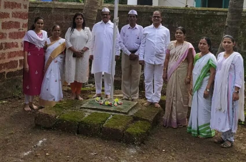  कामगार कल्याण केंद्र रत्नागिरी येथे माजी नगराध्यक्ष मिलिंद किर यांच्या हस्ते ध्वजारोहण