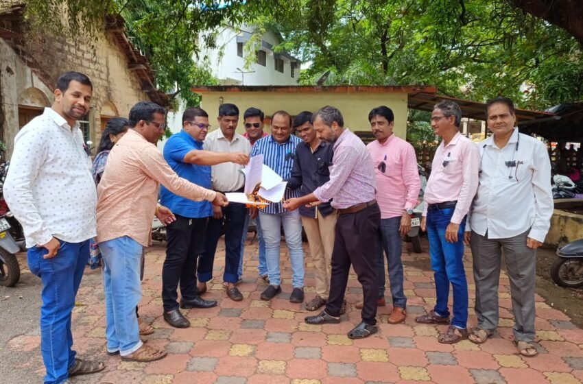 रत्नागिरी मराठी पत्रकार परिषदेकडून पत्रकार संरक्षण कायद्याची होळी