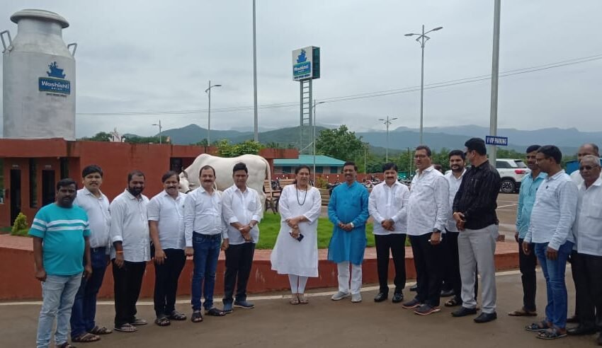 खासदार विनायक राऊत यांच्याकडून ‘वाशिष्ठी डेअरी’चा गौरव!