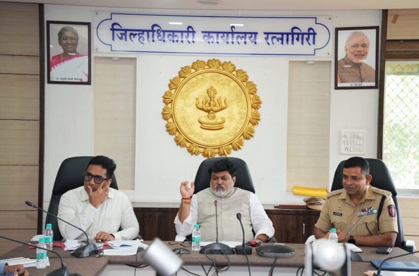 पालकमंत्री उदय सामंत यांनी घेतला पशुसंवर्धन विभागाचा आढावा