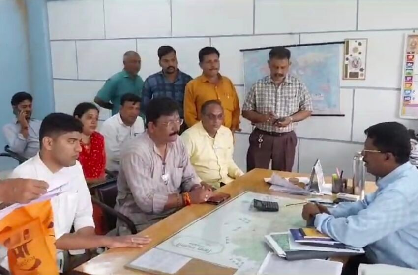 ढोल-ताशांच्या गजरात भाजपा जिल्हाध्यक्षानी दिली मजिप्रा कार्यालयास भेट.