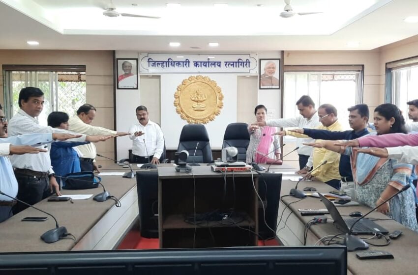आंतरराष्ट्रीय आपत्ती निवारण दिनानिमित्त कर्मचारी-अधिकाऱ्यांनी घेतली शपथ