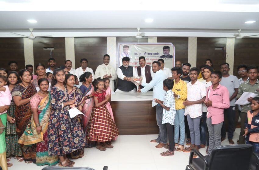 रत्नागिरीतील घिसाडी समाजाच्या ५० विद्यार्थ्यांना पालकमंत्री उदय सामंत यांच्या हस्ते जातीच्या दाखल्यांचे वाटप