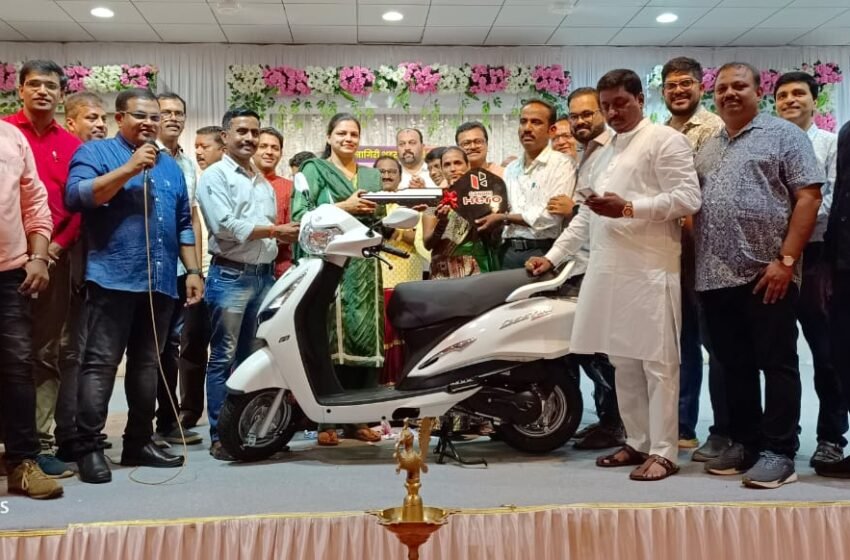 स्थानिक बाजारपेठेत ८४ रुपयांची खरेदी करणाऱ्याला मिळाली एक लाखाची दुचाकी बक्षीस