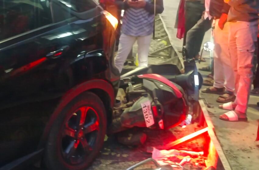 कारने केला चार दुचाकींचा चुराडा; चौघे जखमी, तीन तास वाहतूक ठप्प
