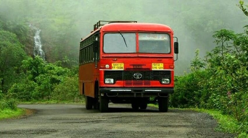 हातीस मार्गावरील एसटीला ५५ वर्ष पूर्ण झाल्याबद्दल विशेष आनंदोत्सव