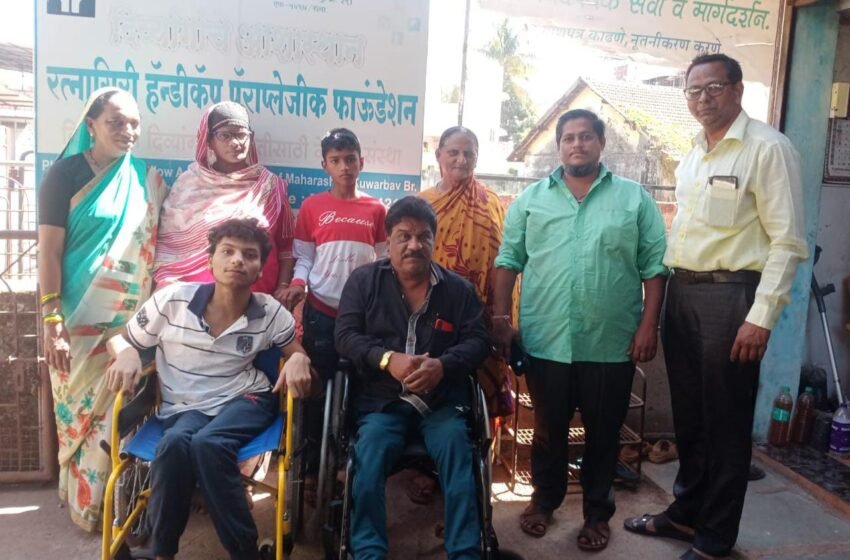  आरएचपी फाउंडेशनतर्फे मुफीद टेमकरला दिली व्हीलचेअर