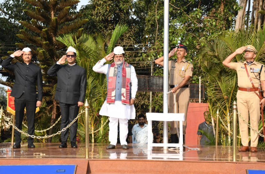 महाराष्ट्र राज्य स्थापनेच्या 65 व्या दिनानिमित्त पालकमंत्र्यांच्या हस्ते ध्वजारोहण