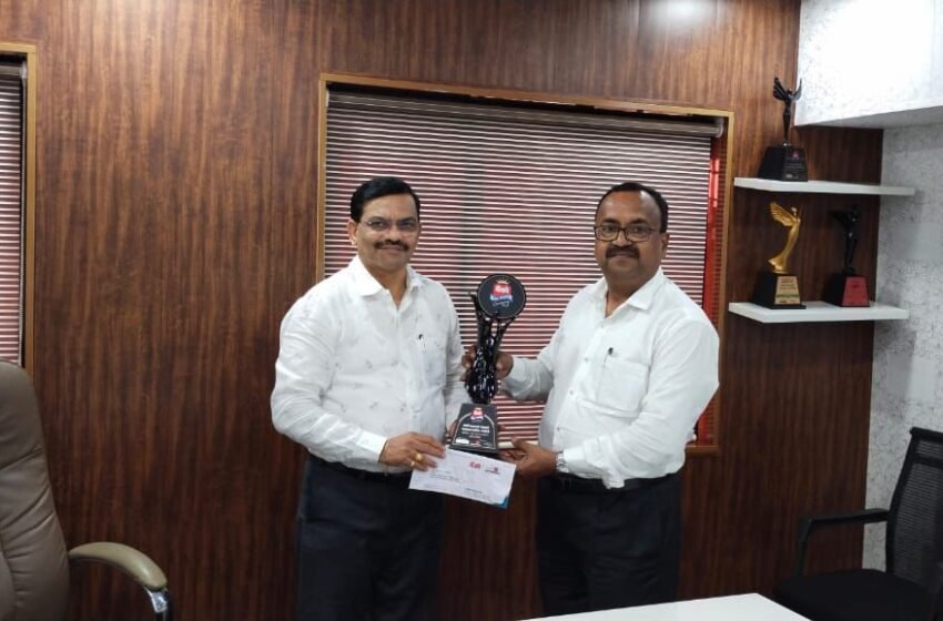 बँको आणि अविज पब्लिकेशन तर्फे दिला जाणारा ब्ल्यूरीबीन पुरस्कार ‘स्वामी स्वरूपानंद पतसंस्थे’ला प्रदान.
