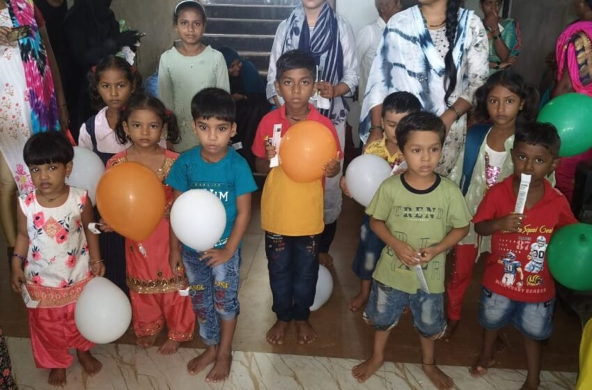 न्यू. व्हिजन इंग्लिश मिडीयम स्कूल आंबेड बु.मध्ये नवागतांचे ढोल ताश्यांच्या गजरात स्वागत
