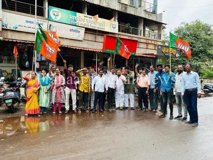 कोकण पदवीधरच्या यशाबद्दल रत्नागिरी भाजपचा जल्लोष