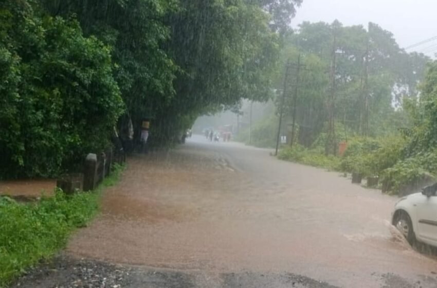 मुसळधार पावसाने खेड शहराला पुराचा वेढा