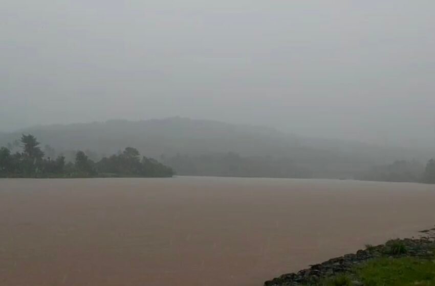 शाळा, महाविद्यालयांना मंगळवारी सुट्टी