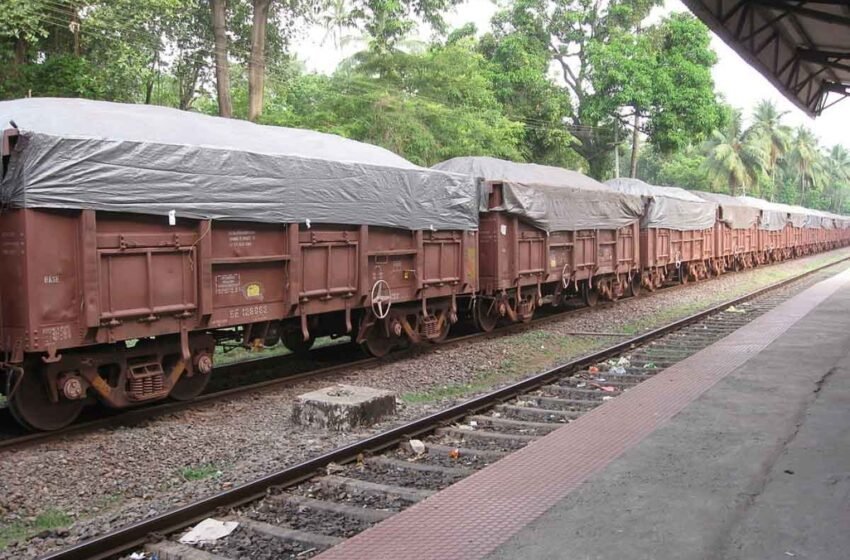 रेल्वे मालगाडीने धडक दिल्याने अज्ञाताचा मृत्यू