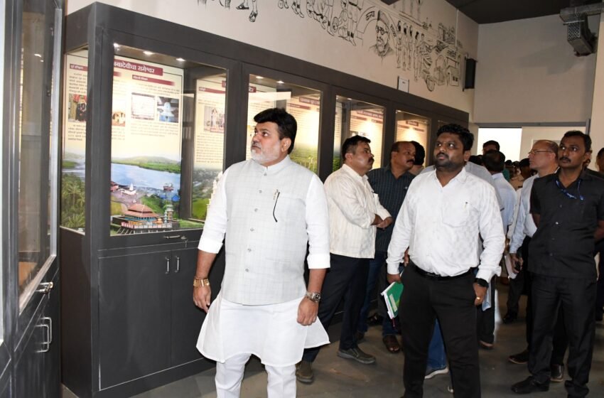 शासकीय अभियांत्रिकी महाविद्यालय, तारांगण, सायन्स लायब्ररीची पालकमंत्र्यांनी केली पाहणी