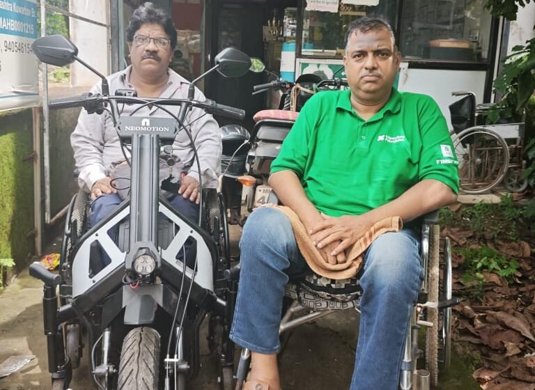 निओमोशनची गाडी मिळाल्याने प्रौढाच्या जीवनात आनंद