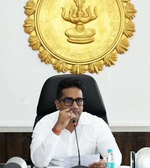  रहदारीस अडथळा होईल, अपघात होईल असे निवडणुकीचे साहित्य लावण्यास निर्बंध