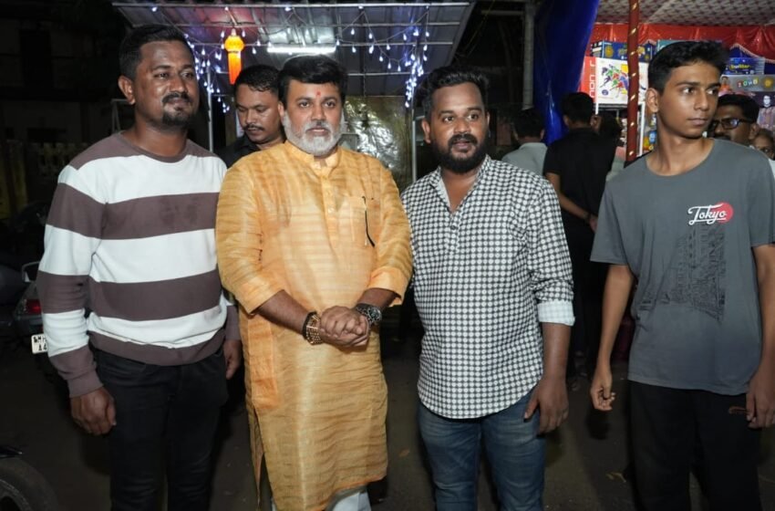  रत्नागिरी झाडगाव येथे मंत्री उदय सामंत यांचा फटाक्यांच्या स्टॉलला दीली भेट