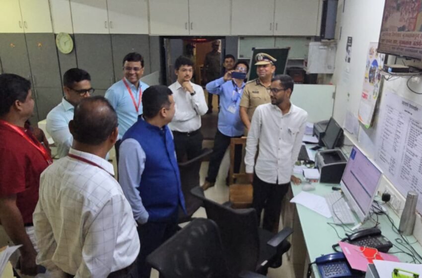 तक्रारींचे निराकरण तात्काळ करावे निवडणूक निरीक्षकांची तक्रार निवारण कक्षाला भेट