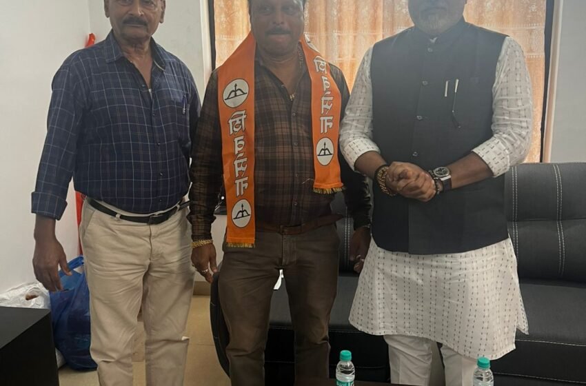 उक्षी गावचे माजी सरपंच तथा उबाठा गावचे कट्टर शिवसैनिक अन्वर गोलंदाज यांचा मंत्री उदय सामंत यांच्या उपस्थितीत शिवसेना पक्षात जाहीर प्रवेश