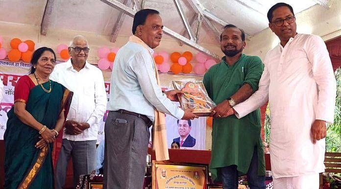 शब्दकोडेकार प्रसन्न कांबळी यांचा ‘कोमसाप’तर्फे विशेष सन्मान