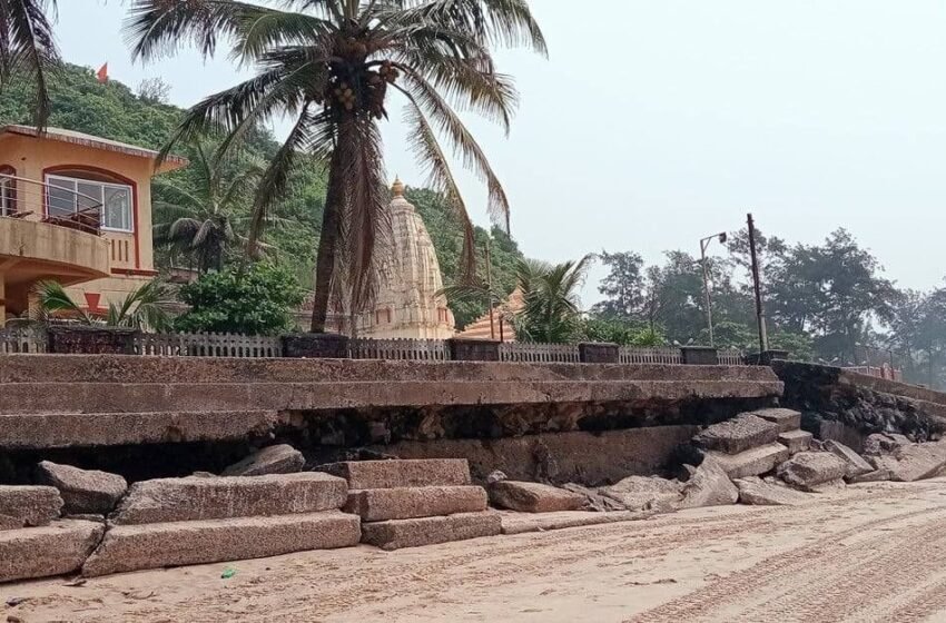  गणपतीपुळे किनार्‍यावरील संरक्षण भिंत धोकादायक स्थितीत