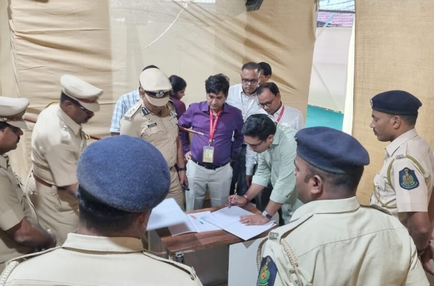 जिल्हा निवडणूक अधिकारी, पोलीस अधीक्षकांची चिपळूण मतमोजणी केंद्राला भेट