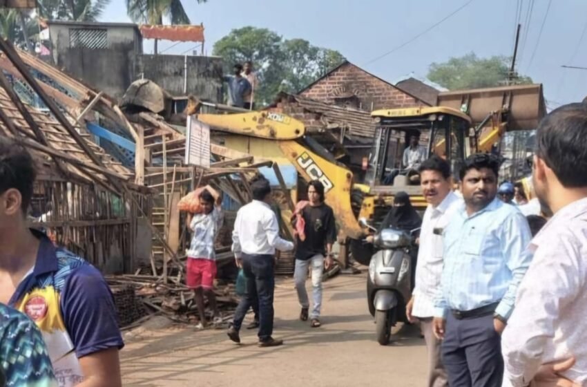 अखेर जुन्या भाजी मार्केटची इमारतीवर हातोडा