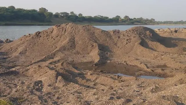  वाळूतून मिळणाऱ्या महसुलात मोठी घट