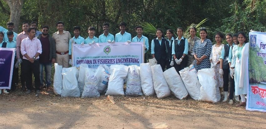 मत्स्य अभियांत्रिकी पदविका अभ्यासक्रमाच्या राष्ट्रीय सेवा योजनेच्या विद्यार्थ्यांचा कांदळवन स्वच्छता कार्यक्रमात सहभाग