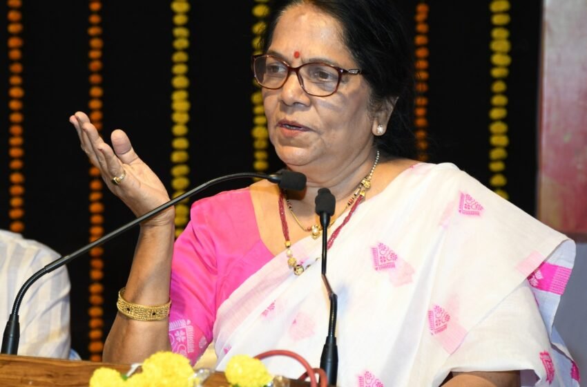 लेझीम, ढोल, पारंपरिक वेशभुषेतील विद्यार्थ्यांच्या ग्रंथ दिंडीने मराठी भाषा गौरव दिनास प्रारंभ