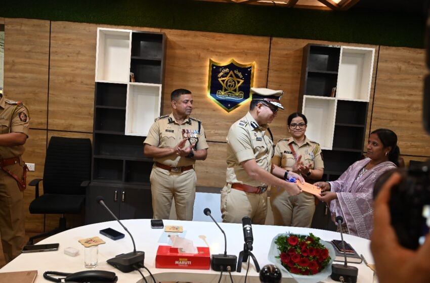  पोलिसांकडून ७५ मोबाईल फोन मूळ मालकांना परत