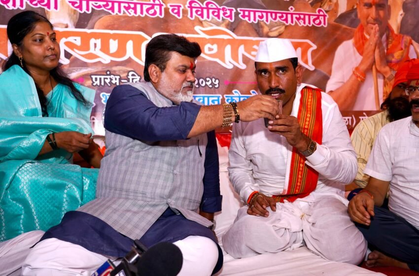  किर्तनकार भगवान कोकरे महाराजांचे उपोषण सोडविण्यात मंत्री डॉ. उदय सामंत यांना यश