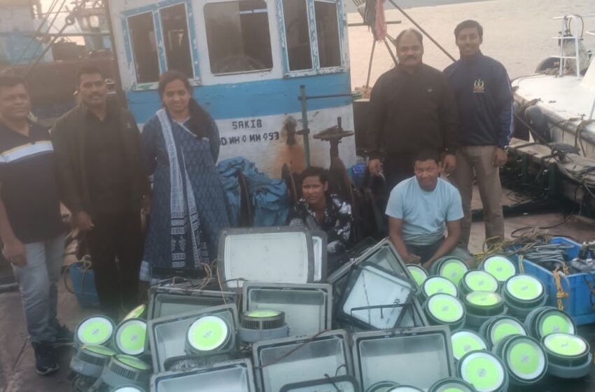  दाभोळ समुद्रात एलईडी लाईटचा पुरवठा करणाऱ्या बोटीवर मत्स्यव्यवसायची कारवाई