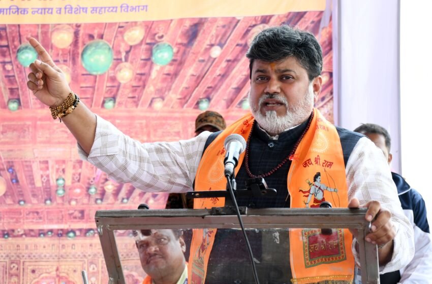 मुख्यमंत्री तीर्थ दर्शन योजना जिल्ह्यातील ८०० लाभार्थ्यांची रेल्वे अयोध्येला रवाना