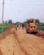 चाफेरी ग्रामस्थ आणि ठाकरे शिवसेनेच्या दणक्यानंतर रिंगी फाटा ते सांडेलावगण रस्त्याच्या कामाला सुरुवात
