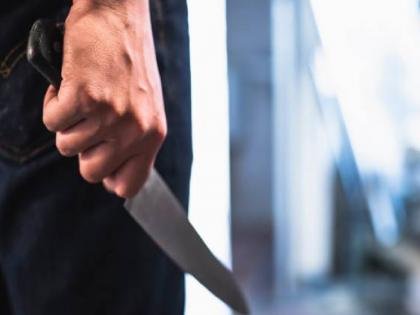 प्रेमसंबंधाच्या संशयातून प्रौढावर सुरीने वार