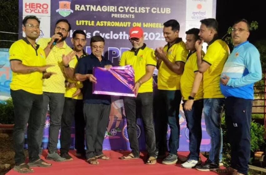  सायकलपटू मकरंद पटवर्धन यांचा सन्मान